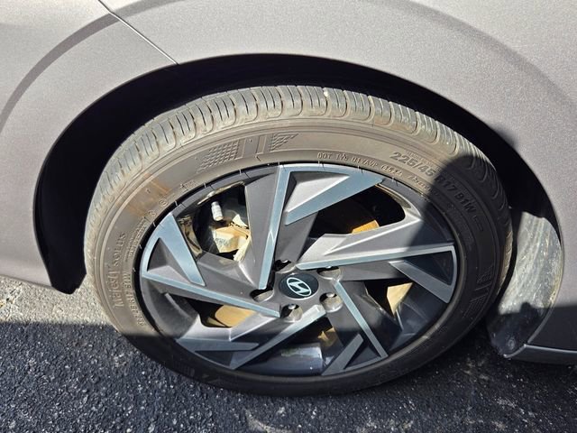 Used 2025 Hyundai Elantra Sport image 7