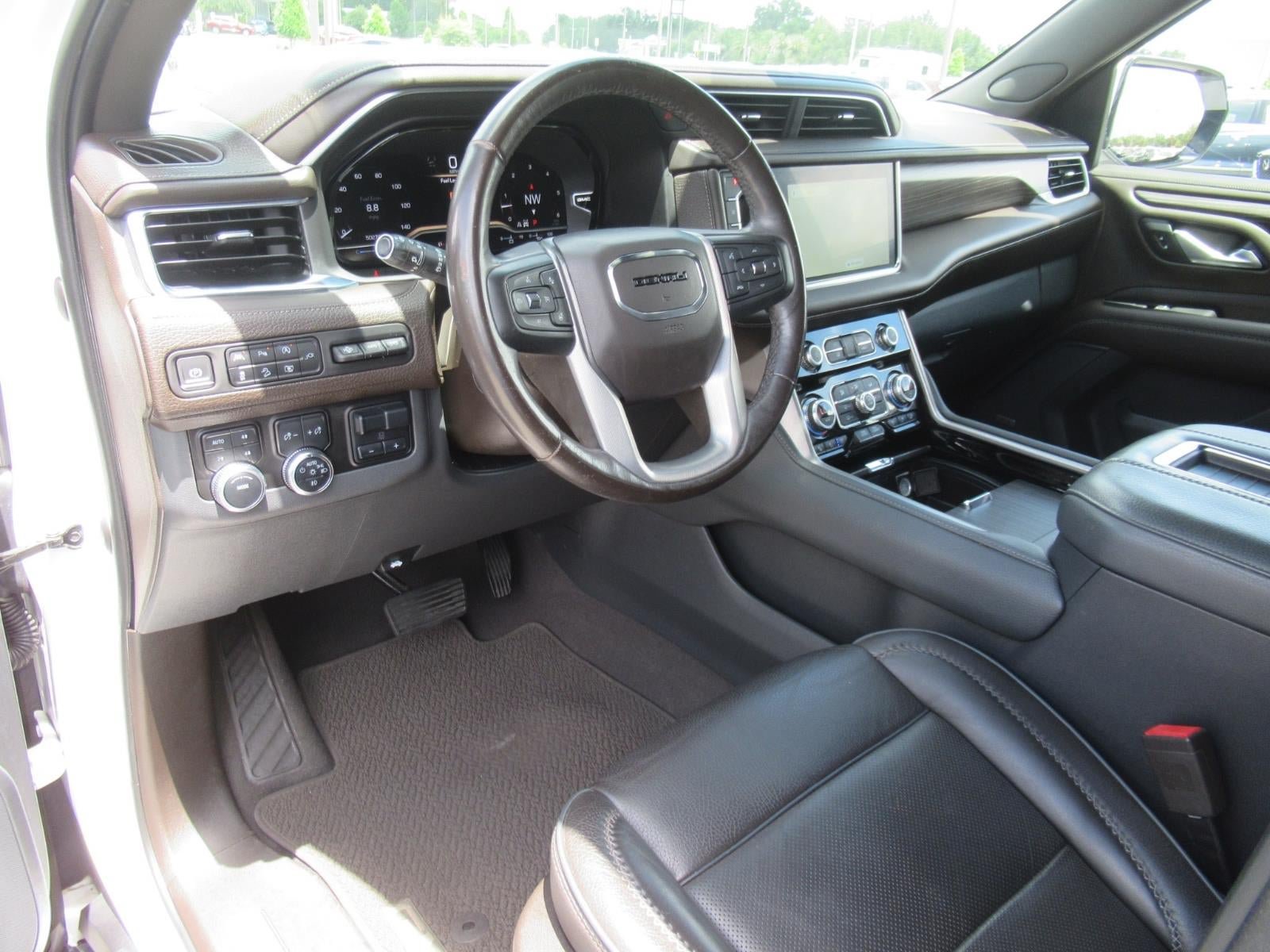Used 2022 GMC Yukon XL Denali w/ Advanced Technology Package AWD/4WD image 17
