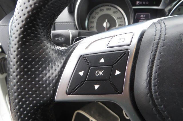 Used 2015 Mercedes-Benz SL 550 image 21