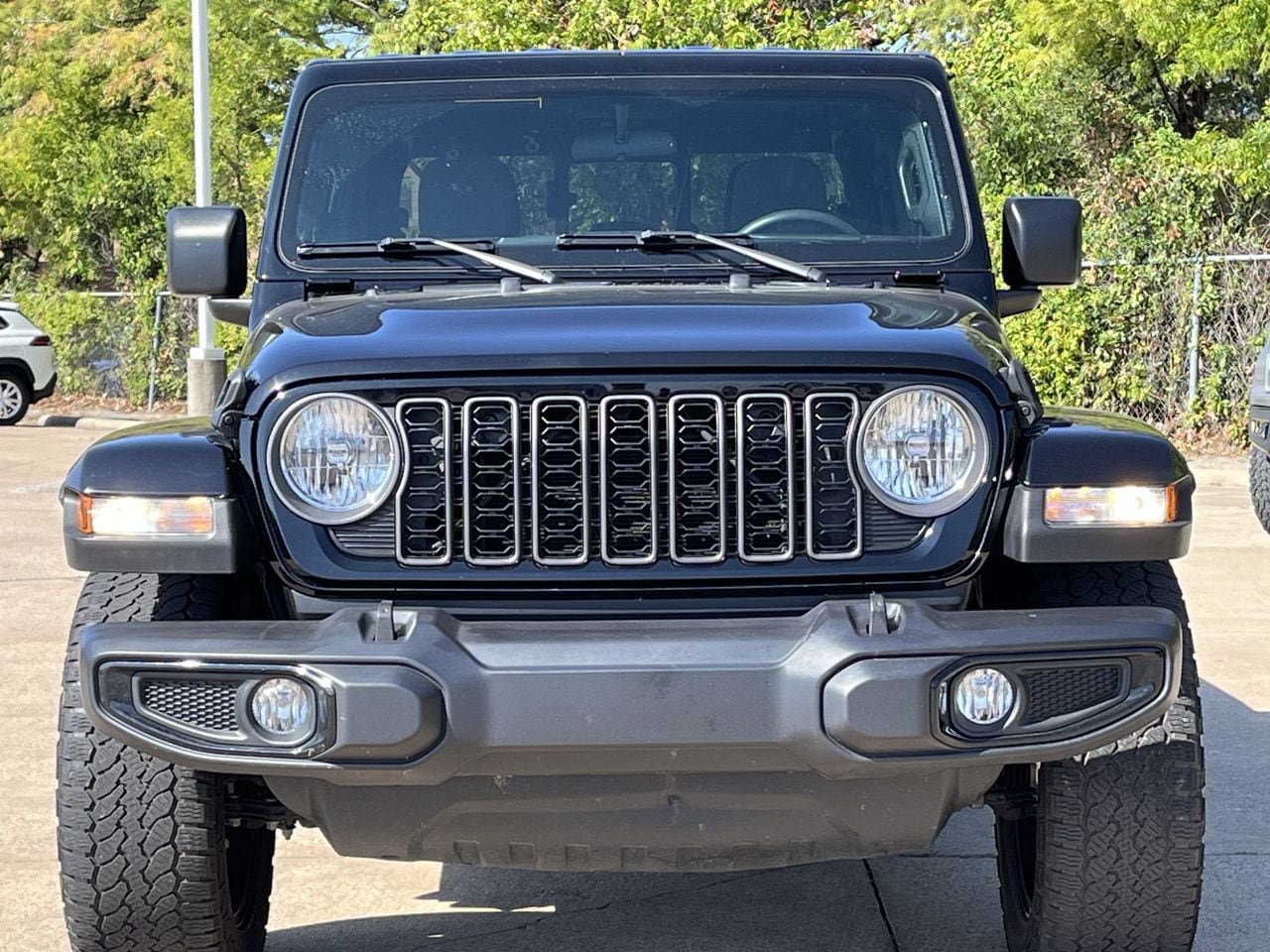 Used 2024 Jeep Gladiator Sport AWD/4WD image 7
