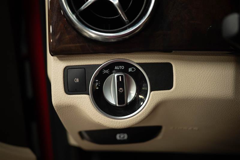 Used 2014 Mercedes-Benz GLK 350 4MATIC image 30