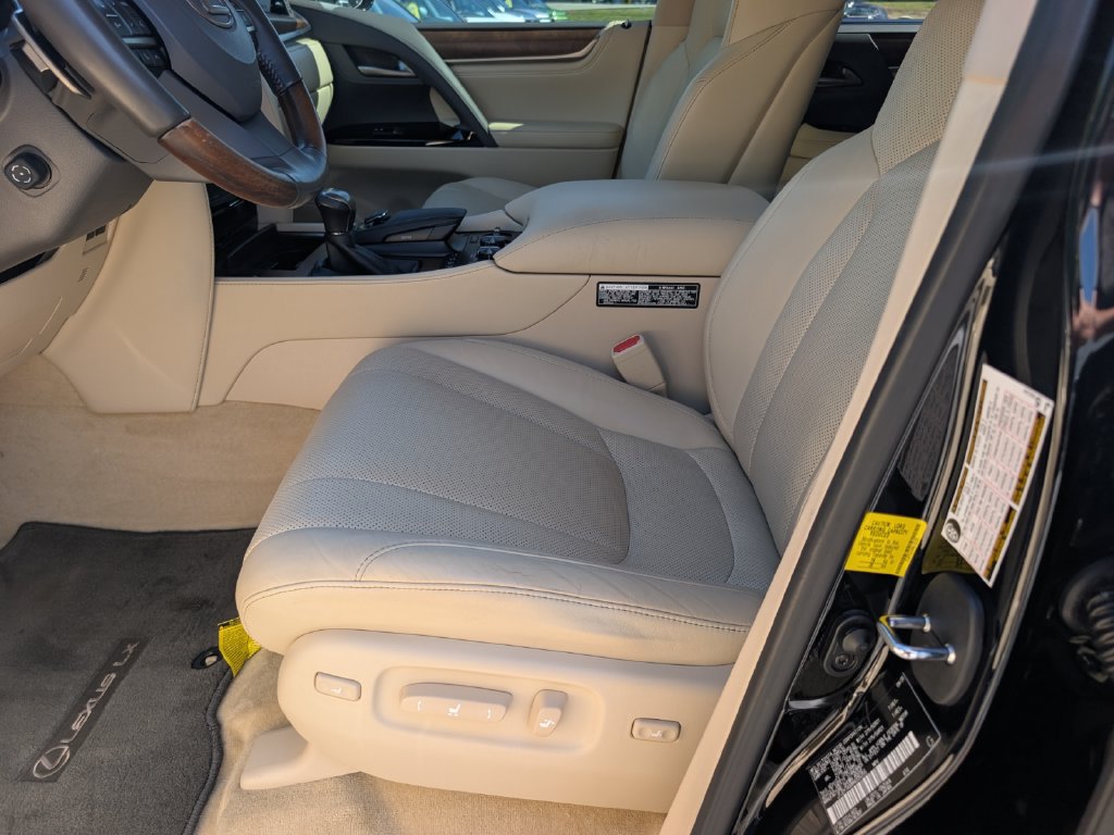 Used 2021 Lexus LX 570 4WD w/ Luxury Package image 10