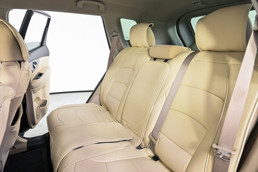 Used 2016 Nissan Rogue SV w/ SV Premium Package image 18