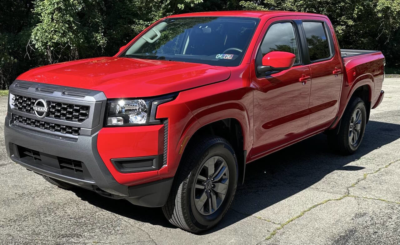 Used 2025 Nissan Frontier SV image 3