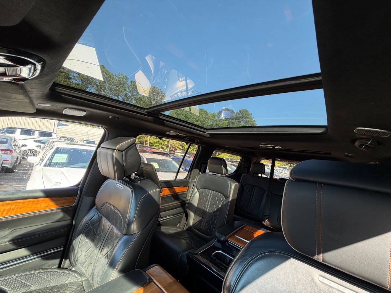 Used 2022 Jeep Grand Wagoneer Series III w/ Rear Seat Video Group 1 AWD/4WD image 29