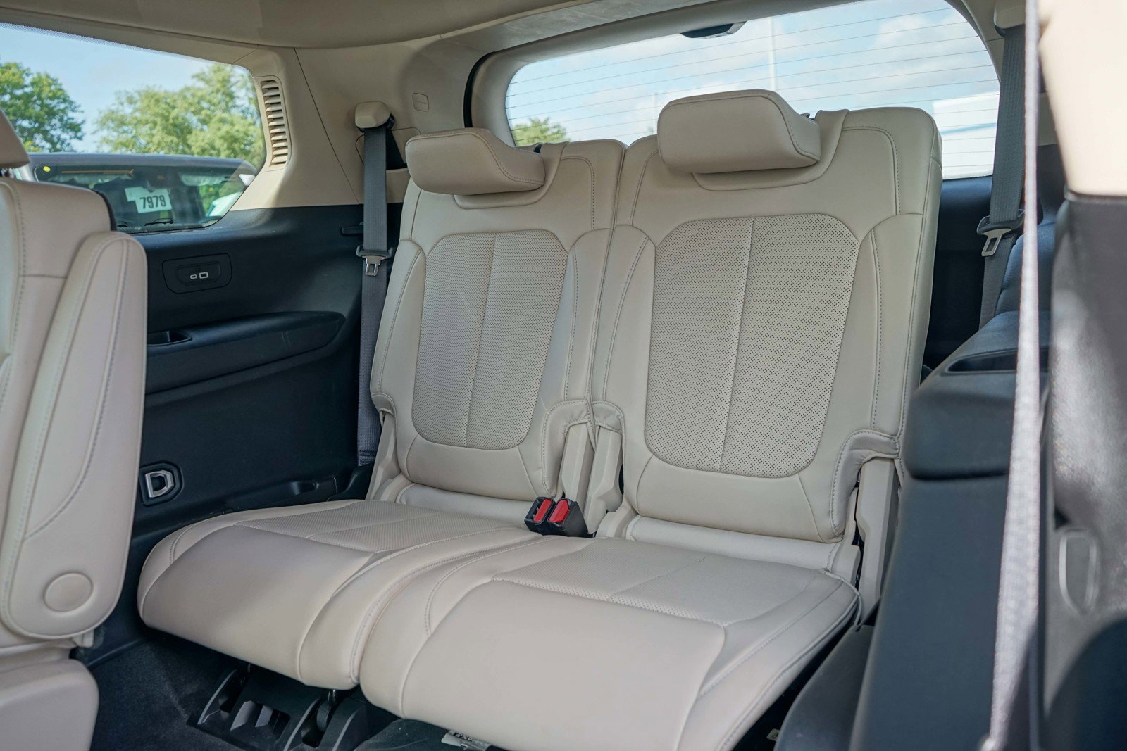 Used 2022 Jeep Grand Cherokee L Limited w/ Luxury Tech Group II image 28