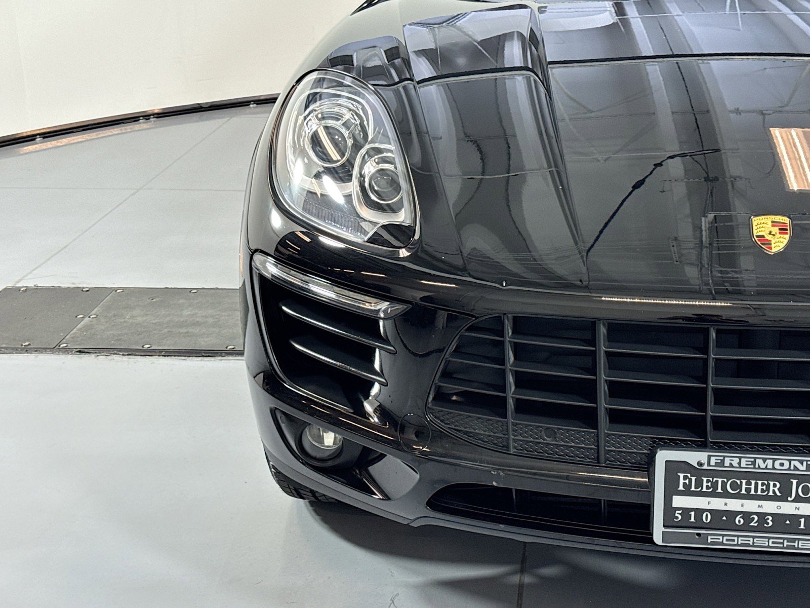 Used 2018 Porsche Macan w/ Premium Package Plus AWD/4WD image 28