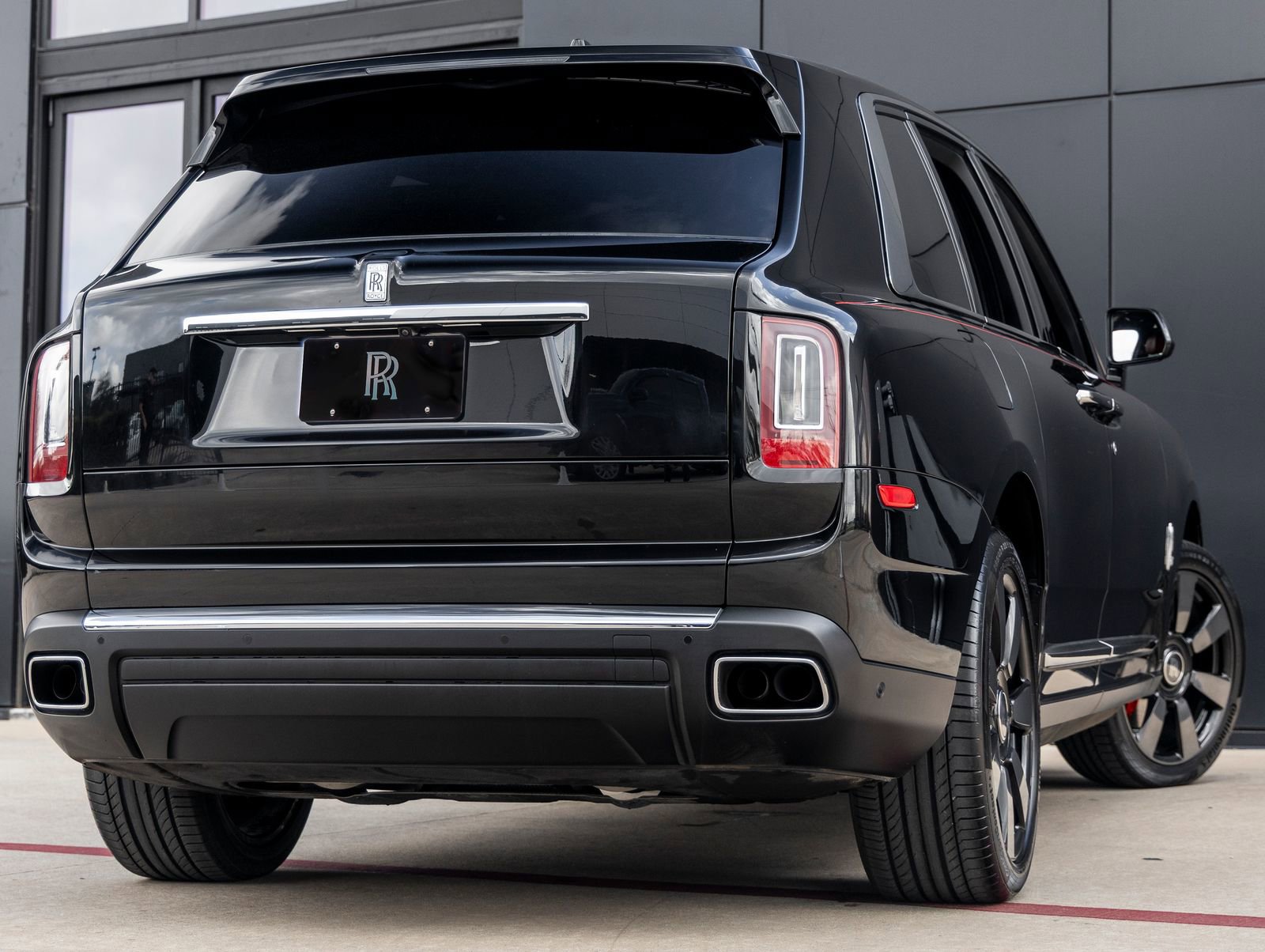 Certified 2021 Rolls-Royce Cullinan image 2