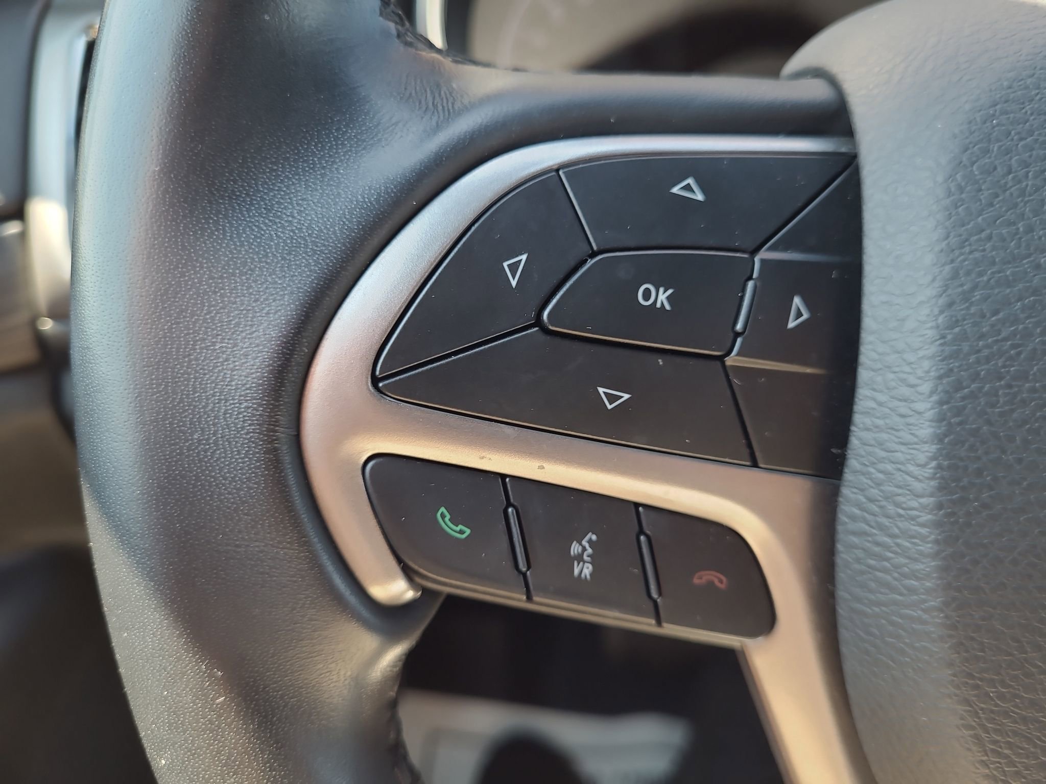 Used 2021 Jeep Grand Cherokee Laredo image 15