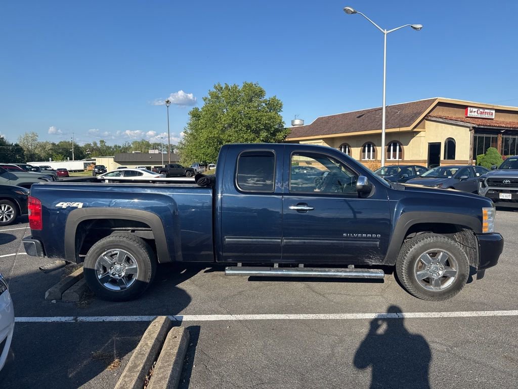 Used 2011 Chevrolet Silverado 1500 LT w/ All-Star Edition AWD/4WD image 3