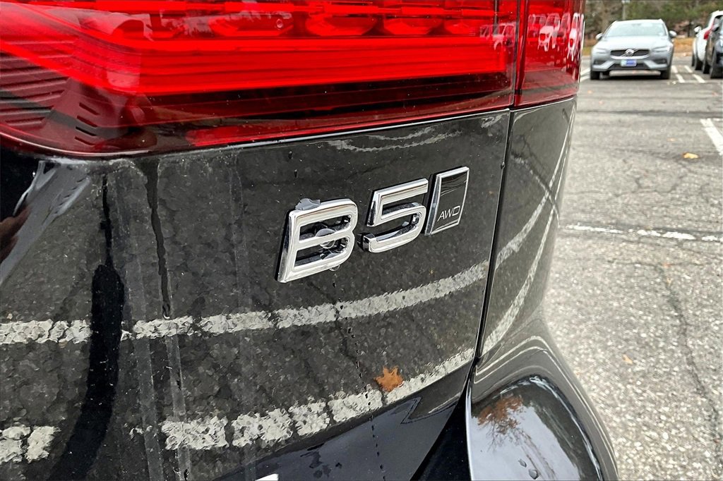 New 2026 Volvo V60 B5 Cross Country Ultra w/ Protection Package Premier image 9
