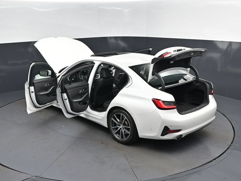 Used 2020 BMW 330i Sedan w/ Executive Package RWD image 2