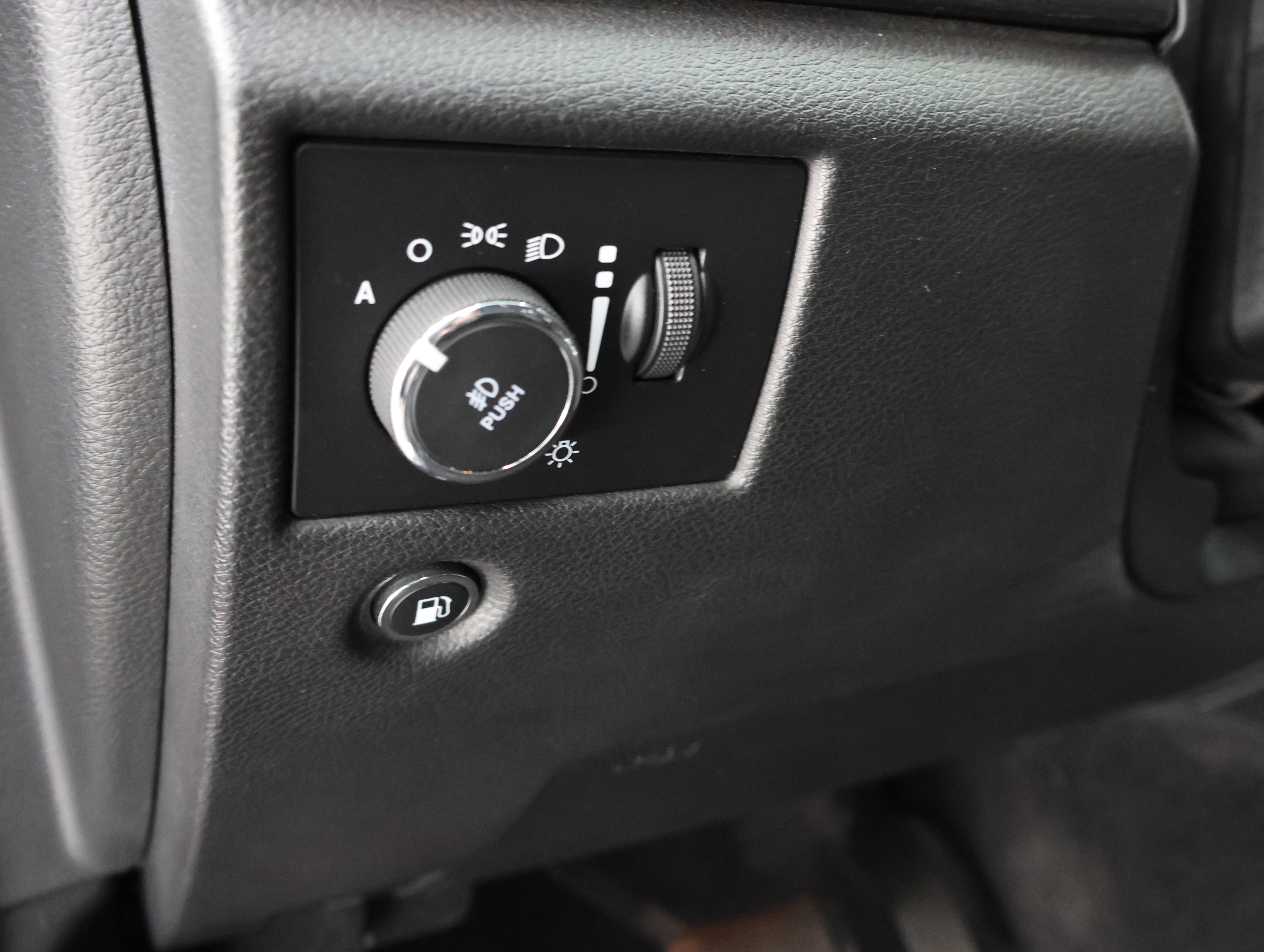 Used 2018 Jeep Grand Cherokee Altitude AWD/4WD image 42