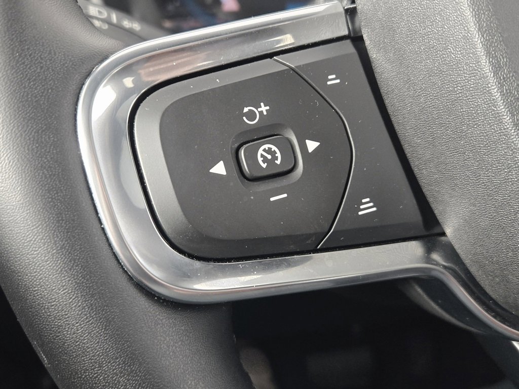 Certified 2023 Volvo XC40 B5 Ultimate w/ Climate Package image 25