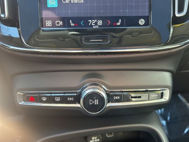 Certified 2025 Volvo XC40 B5 Plus image 25