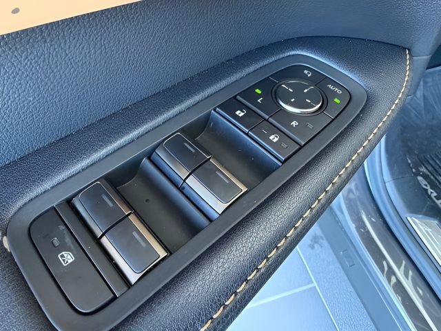 Used 2025 Lexus RX 350 Premium image 12