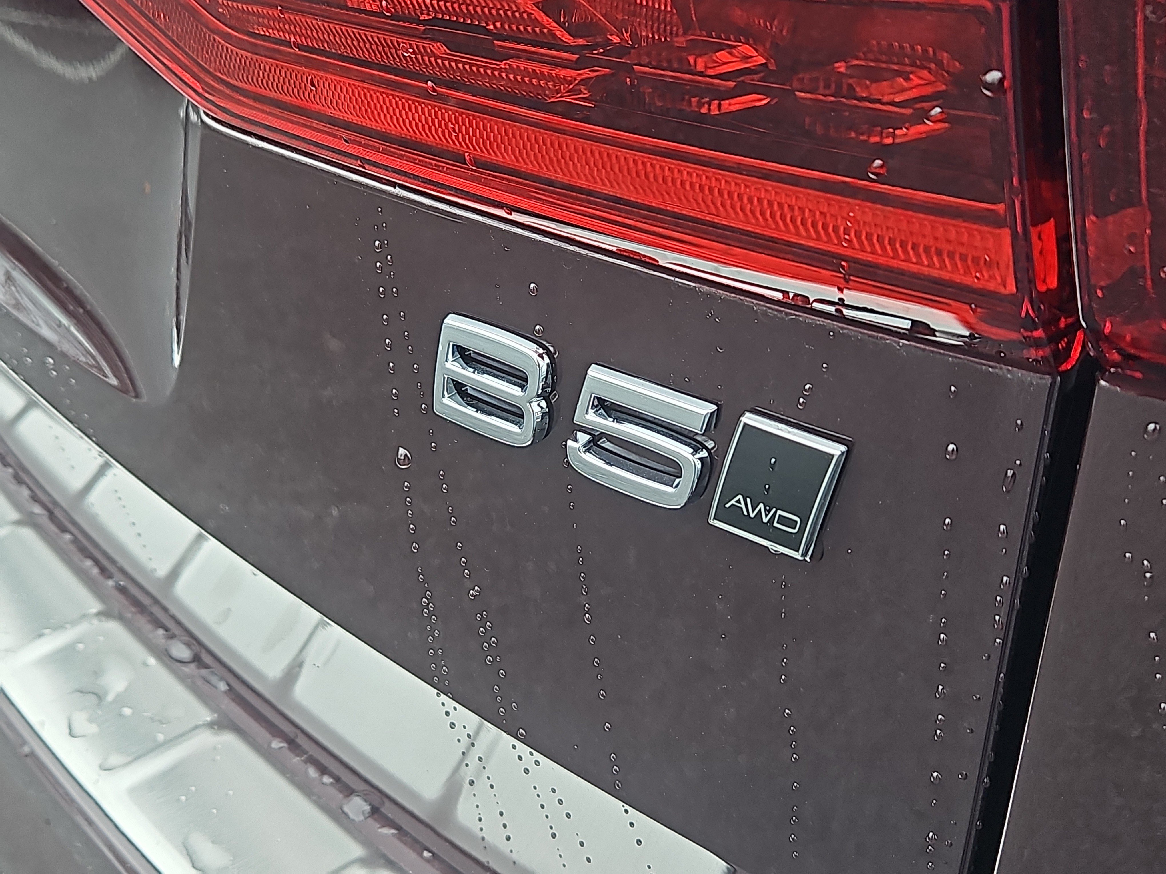 New 2026 Volvo XC60 B5 Plus w/ Protection Package Premier AWD/4WD image 4