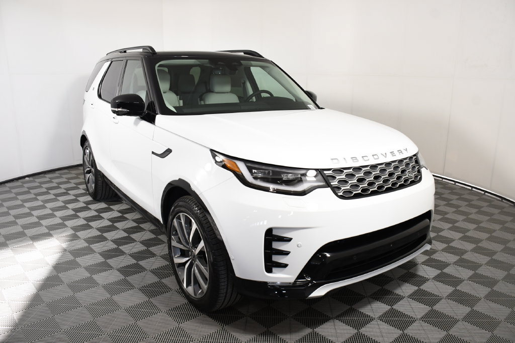 Certified 2026 Land Rover Discovery Limited Edition AWD/4WD image 9