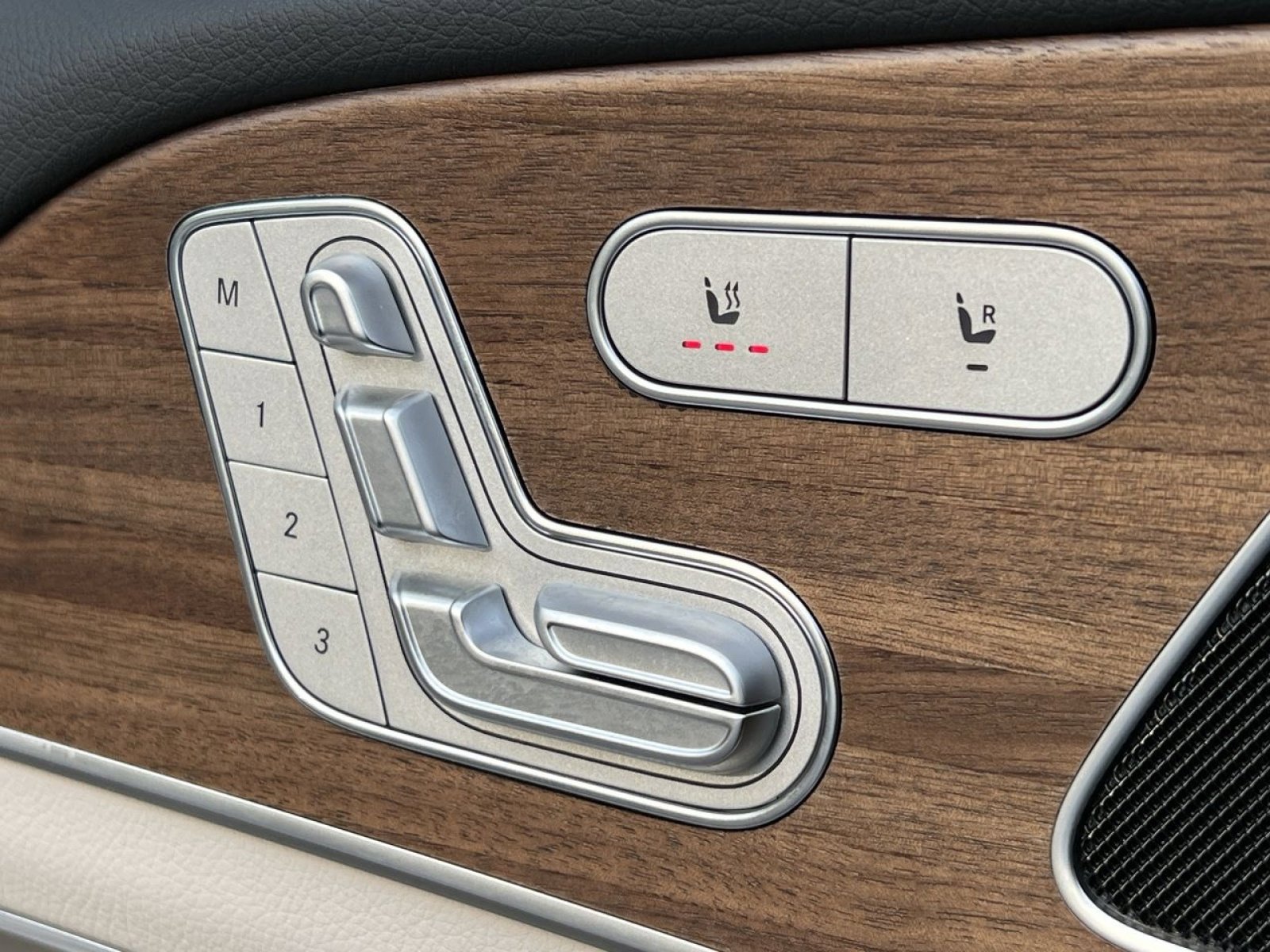 Certified 2025 Mercedes-Benz GLE 350 4MATIC image 33