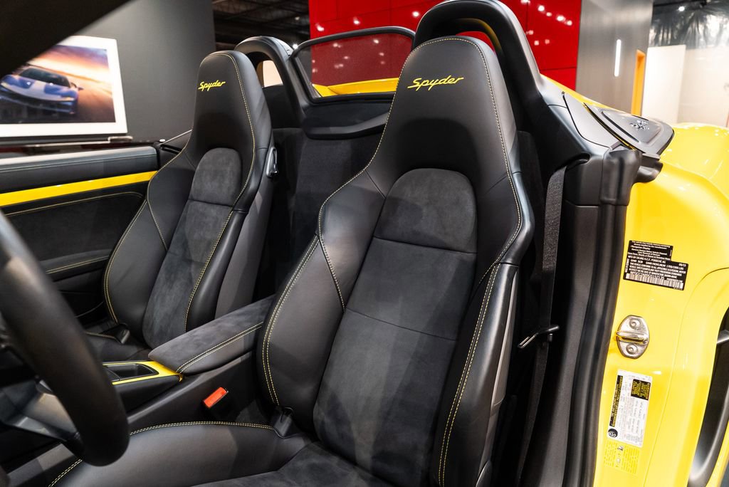 Used 2016 Porsche Boxster Spyder image 4