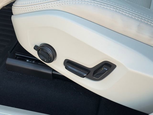 Used 2025 Volvo XC60 B5 Ultra w/ Protection Package Premier image 21