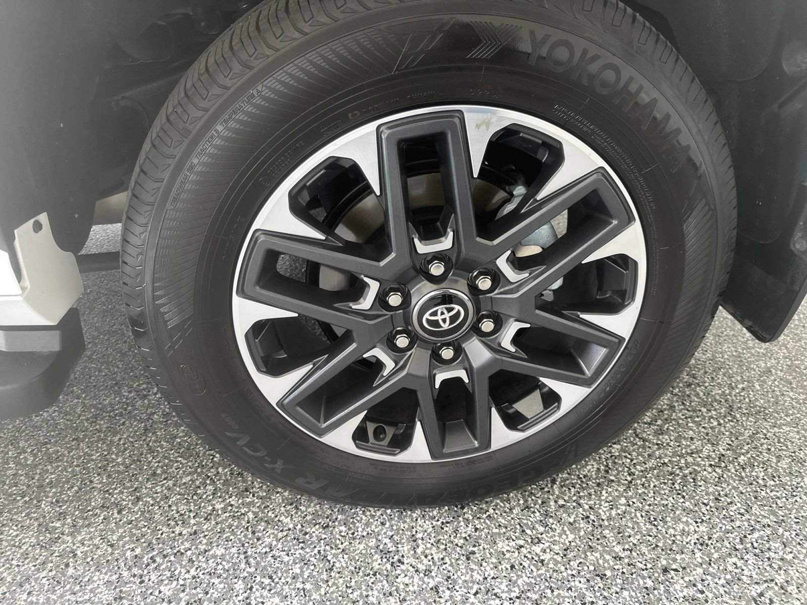 Used 2025 Toyota Sequoia Limited w/ Tow Technology Package AWD/4WD image 25