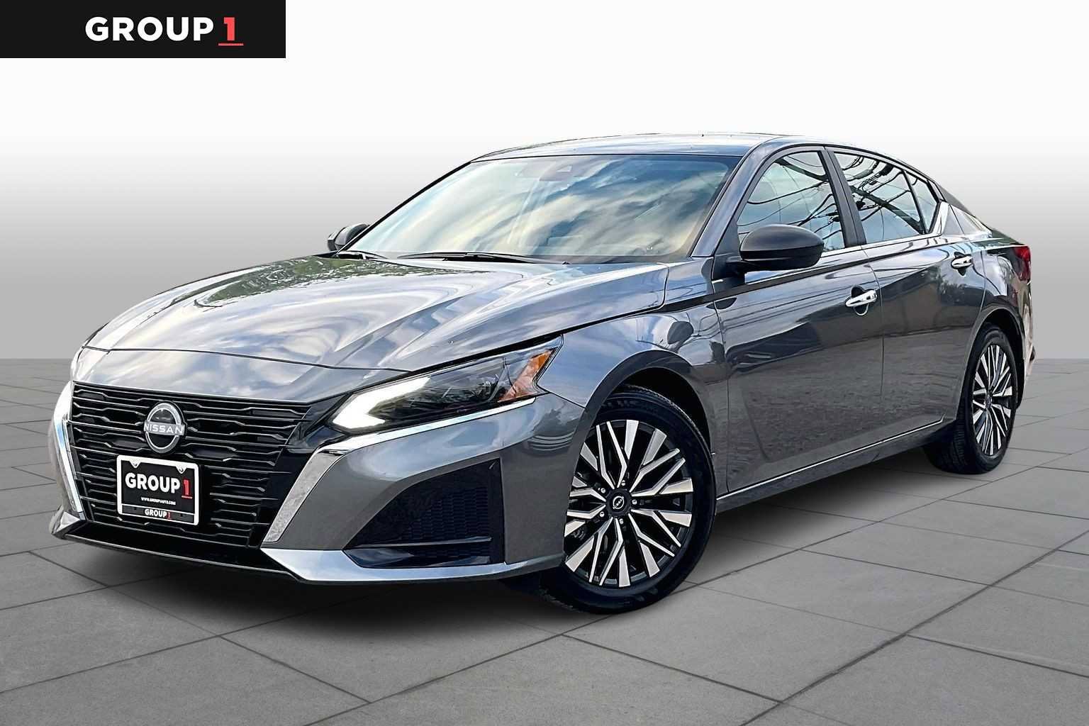 Used 2025 Nissan Altima 2.5 SV FWD image 1