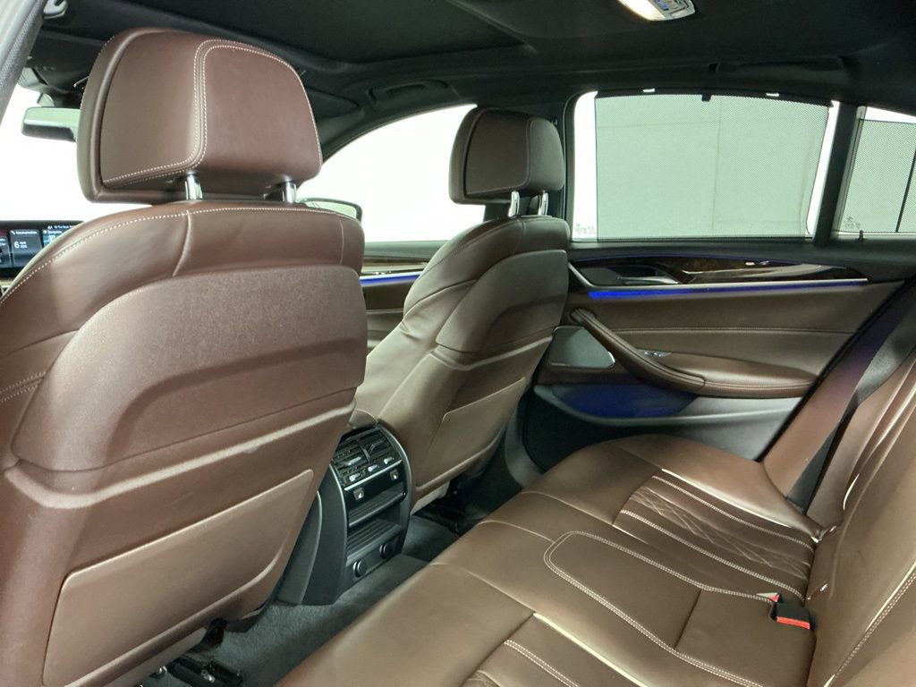 Used 2018 BMW M550i xDrive image 25