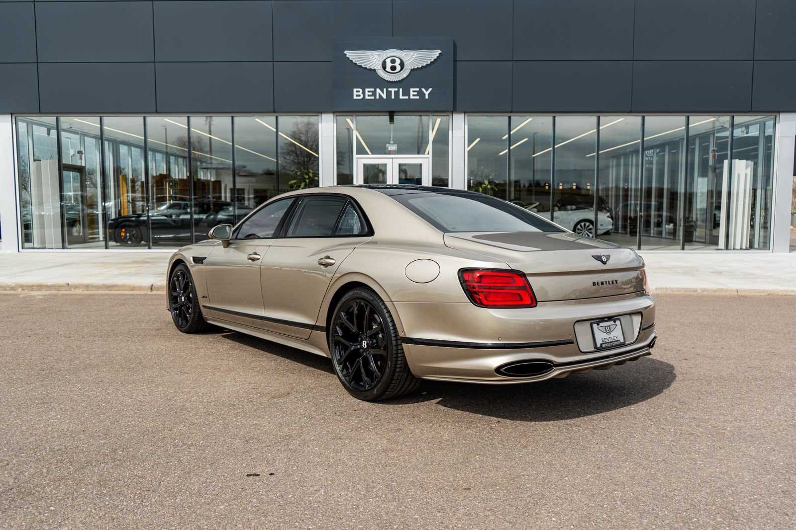 Certified 2025 Bentley Flying Spur Plug-In Hybrid image 7