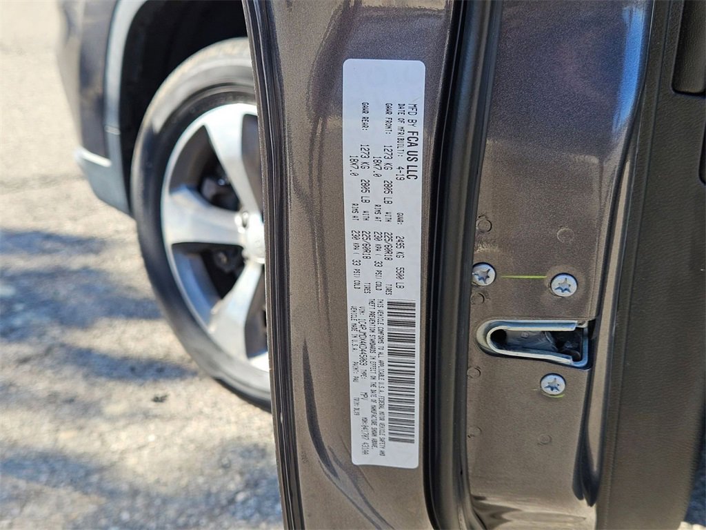 Used 2019 Jeep Cherokee Limited image 31