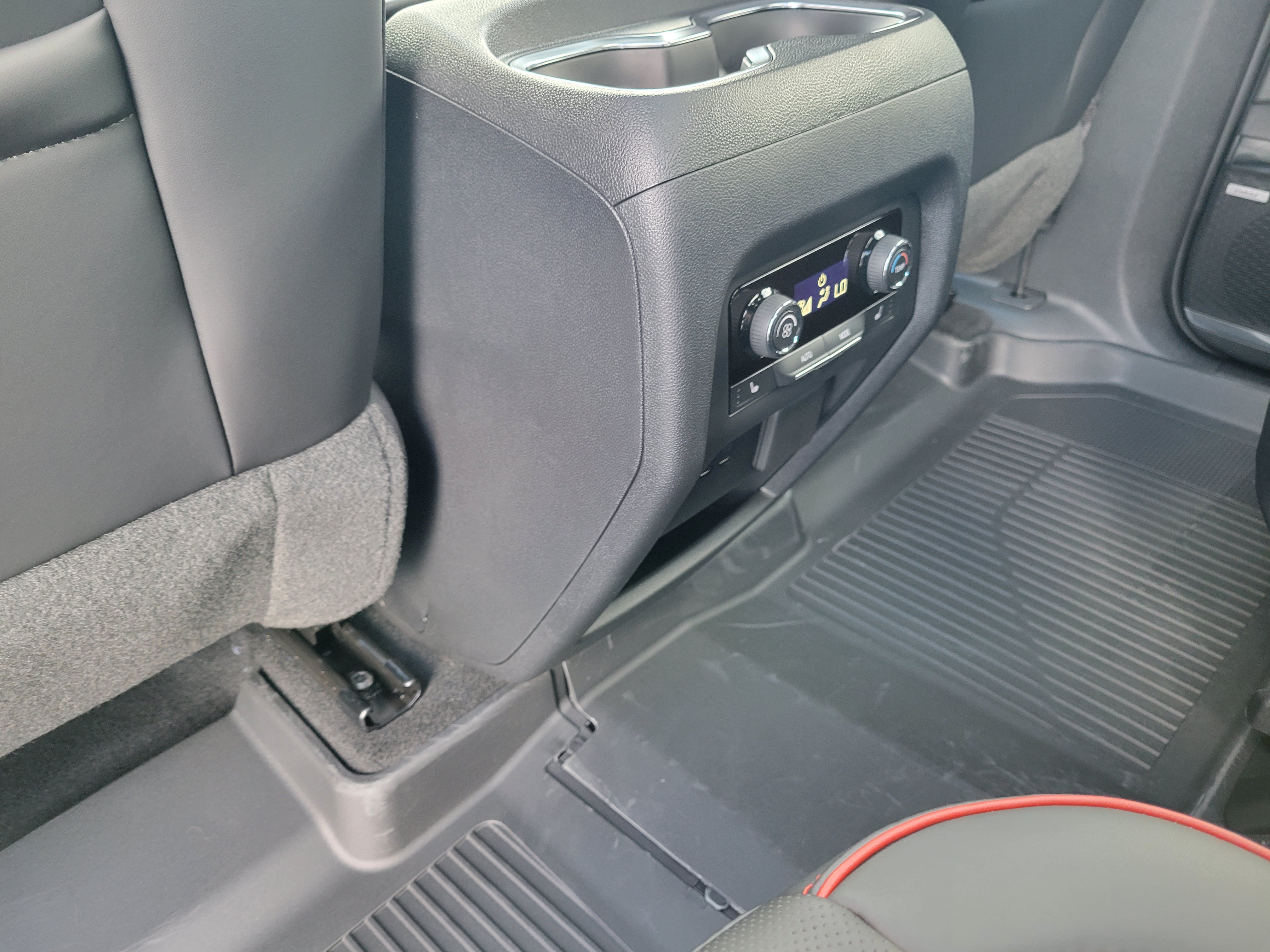New 2027 Chevrolet Traverse RS w/ LPO, Floor Liner Package FWD image 37