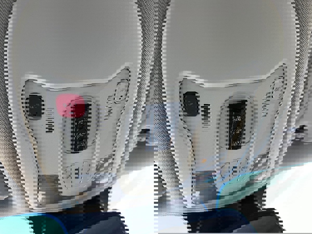 Used 2017 Jeep Renegade Trailhawk image 24