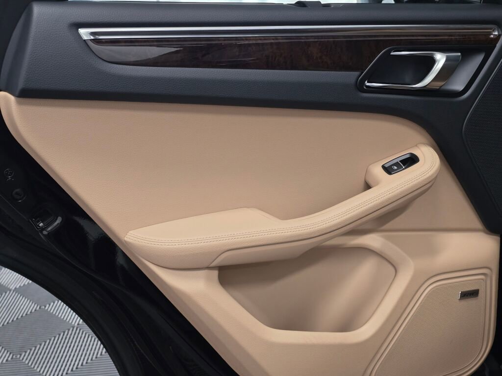 Certified 2025 Porsche Macan image 21