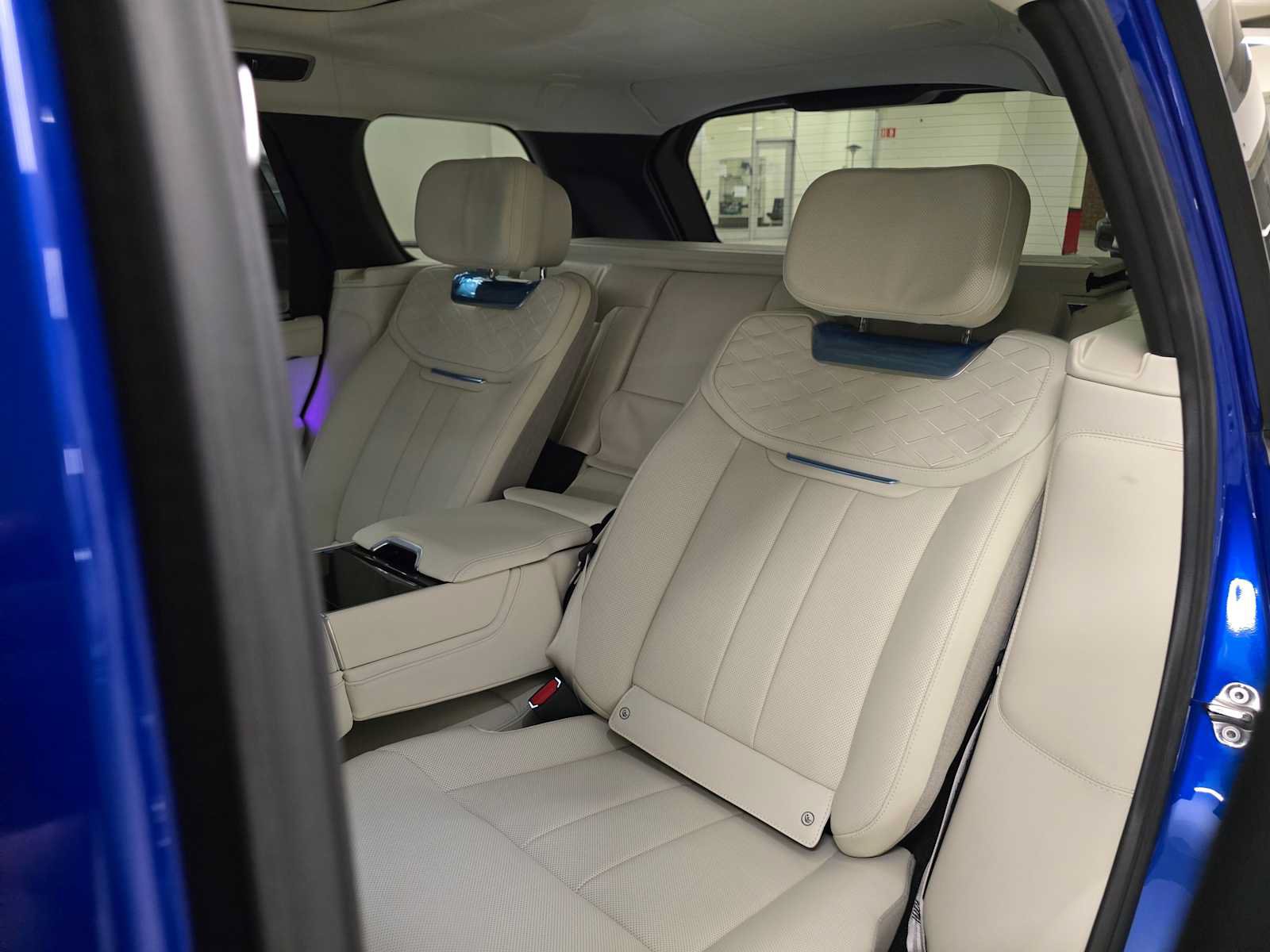 New 2025 Land Rover Range Rover SV AWD/4WD image 19