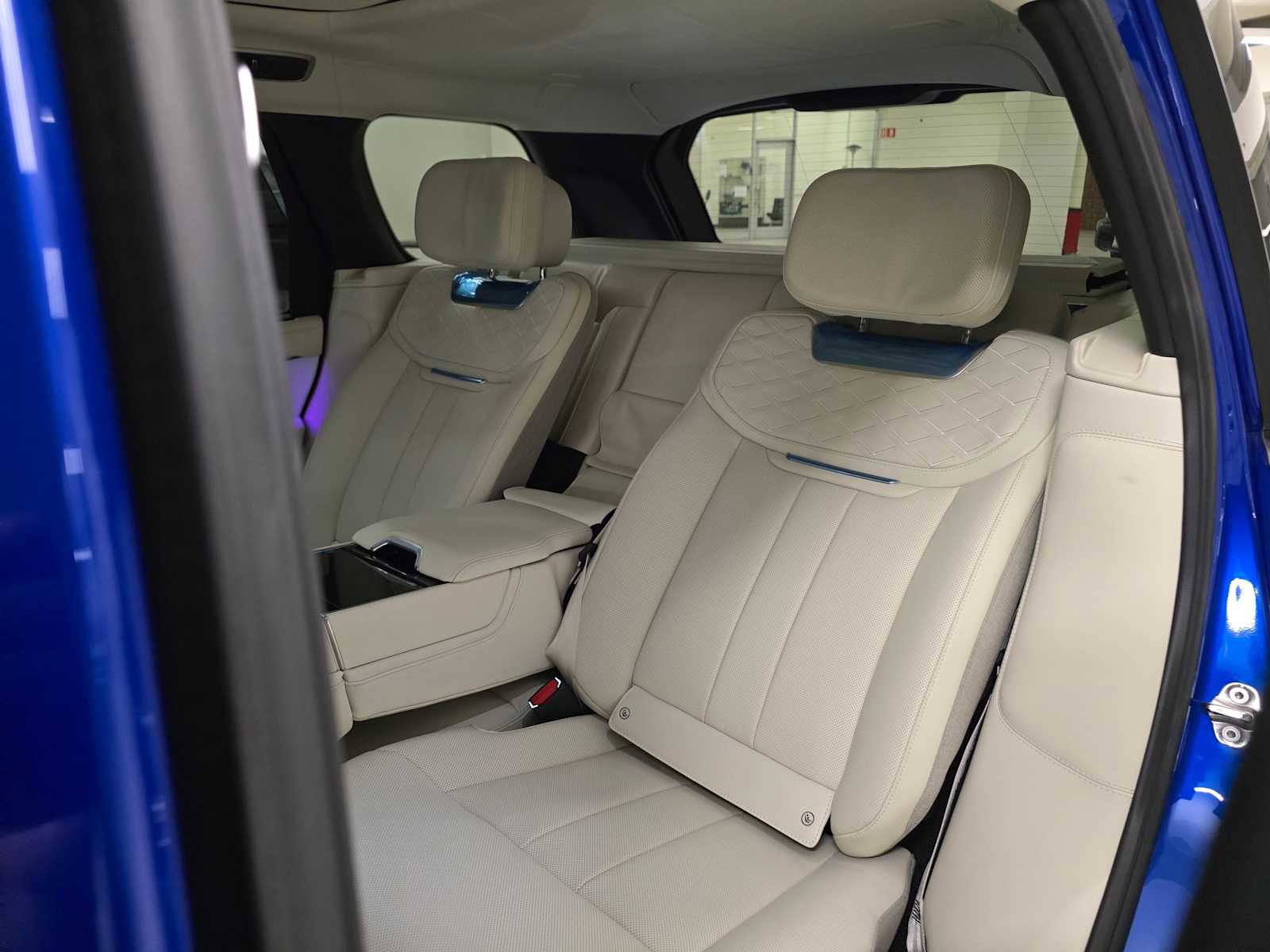 New 2025 Land Rover Range Rover SV image 19