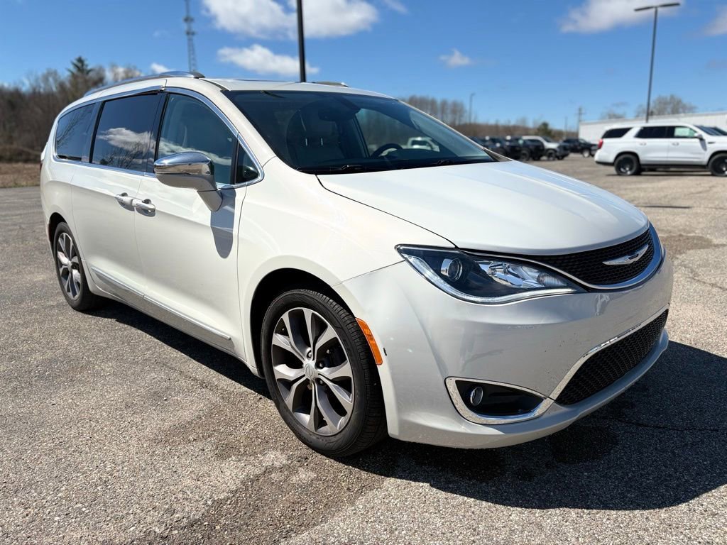 Used 2017 Chrysler Pacifica Limited w/ UConnect Theater Package image 8
