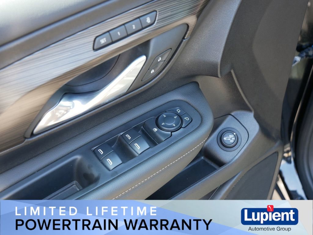 Used 2024 GMC Terrain SLT AWD/4WD image 15