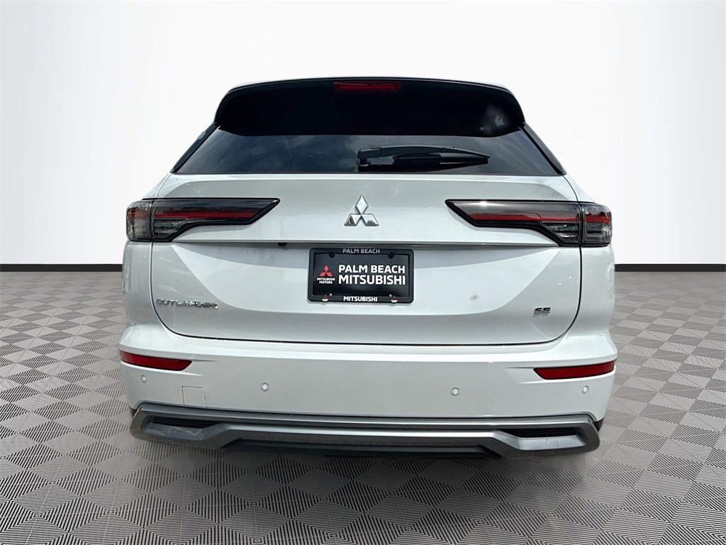 New 2025 Mitsubishi Outlander SE image 6