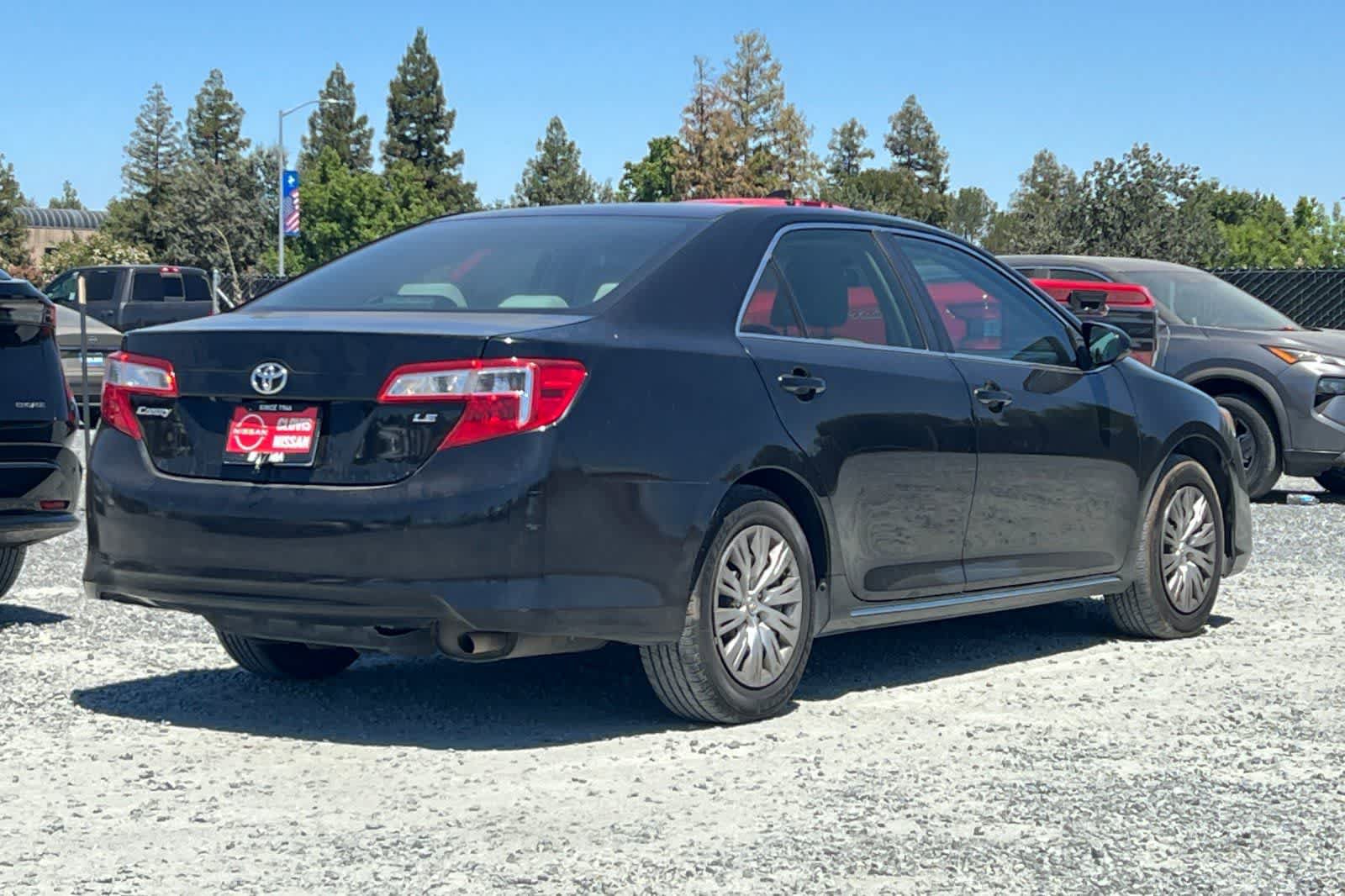Used 2014 Toyota Camry LE FWD image 3