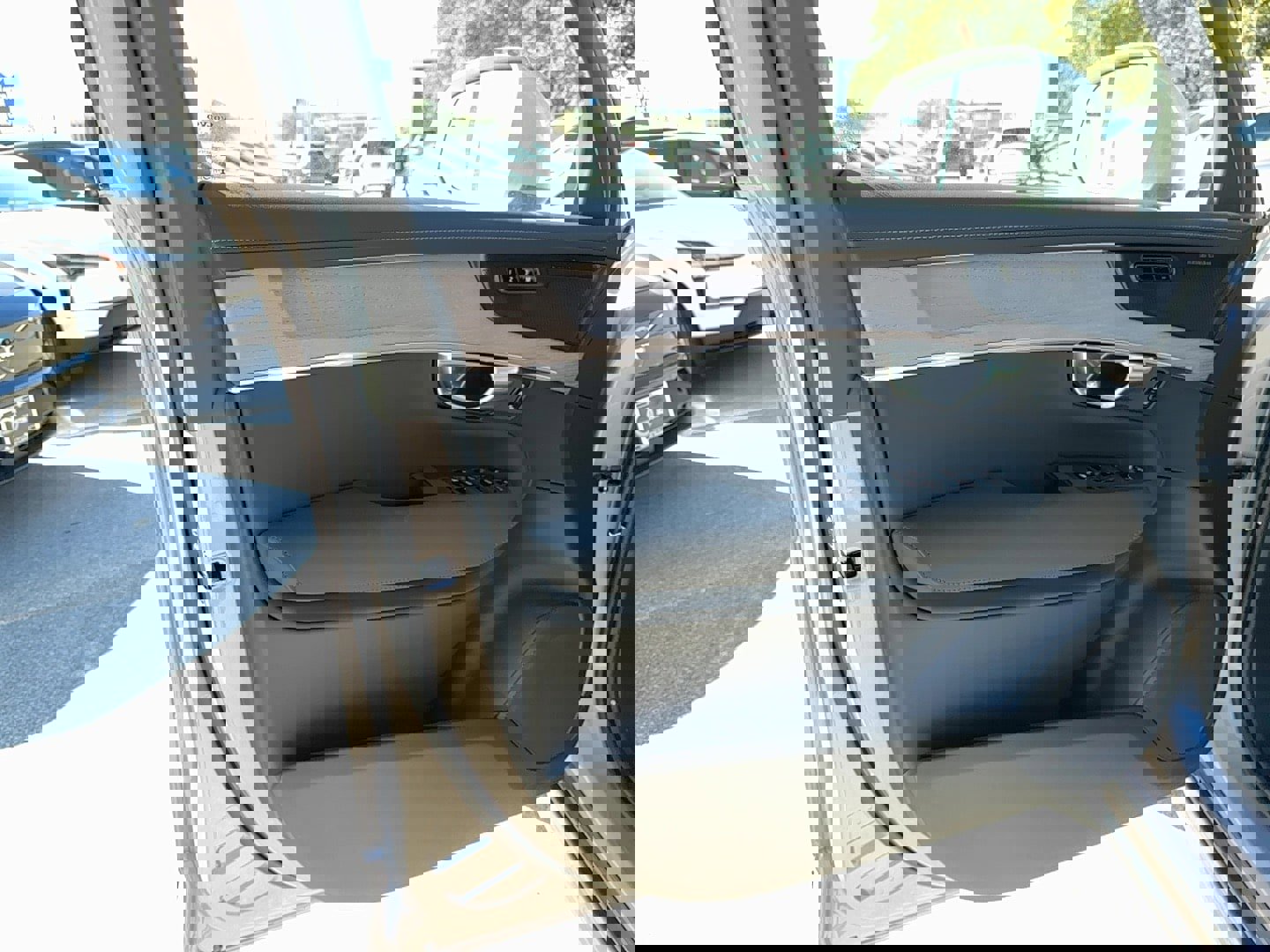 New 2026 Volvo XC90 B6 Plus w/ Protection Package image 11