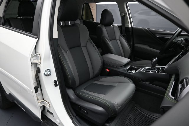 Used 2025 Subaru Outback Onyx Edition XT AWD/4WD image 27