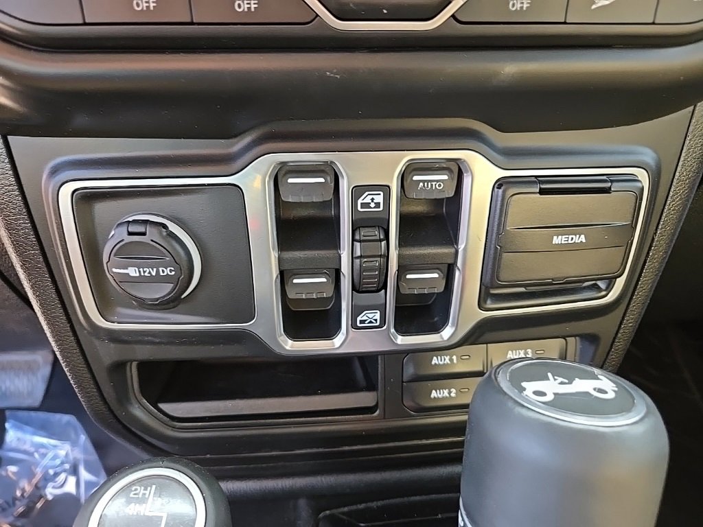 Used 2018 Jeep Wrangler Unlimited Sahara image 41