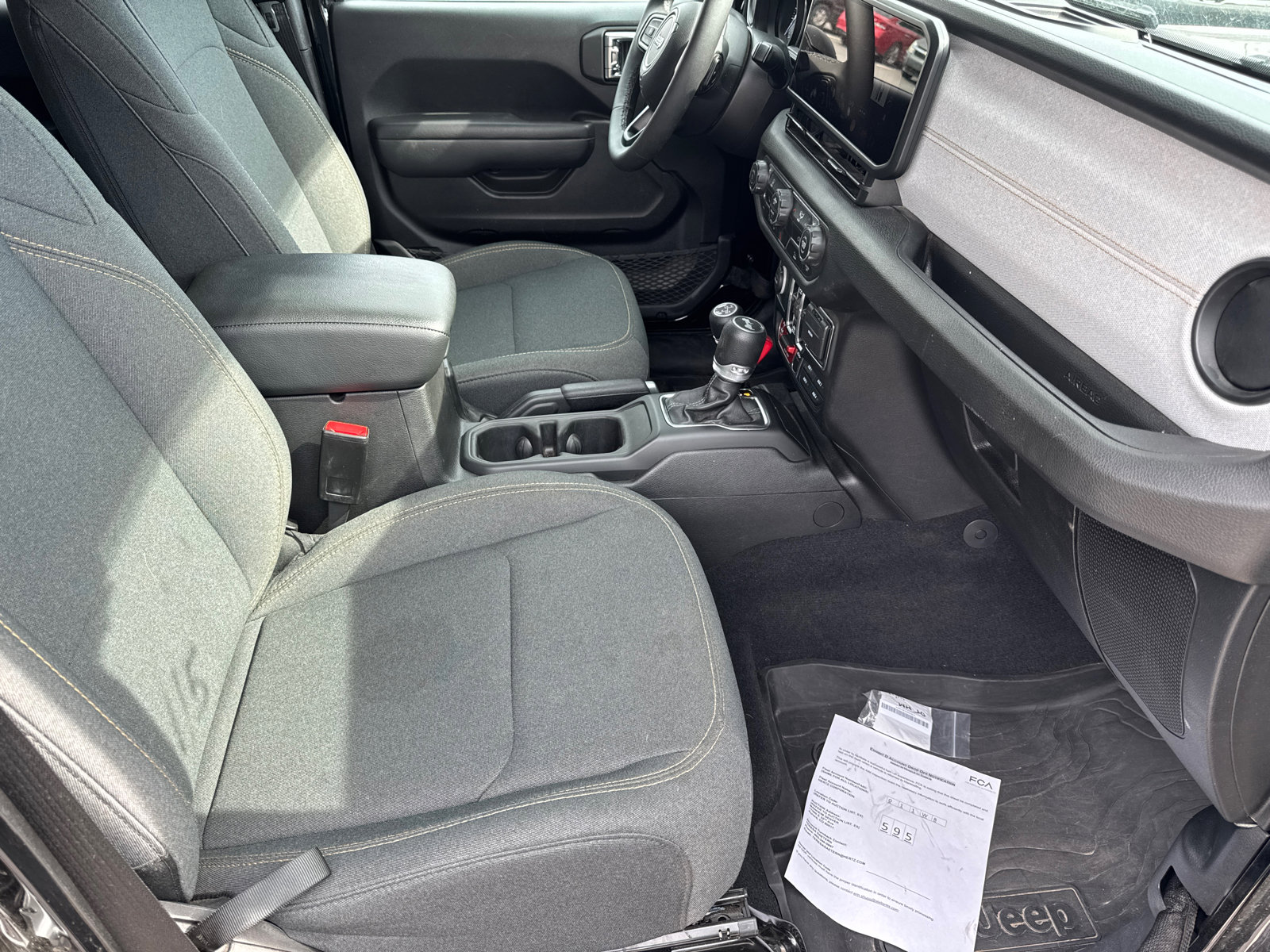 Used 2025 Jeep Wrangler Willys image 14