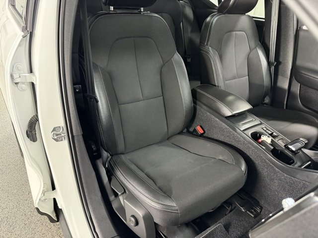 Used 2020 Volvo XC40 T5 Momentum w/ Premium Package image 24