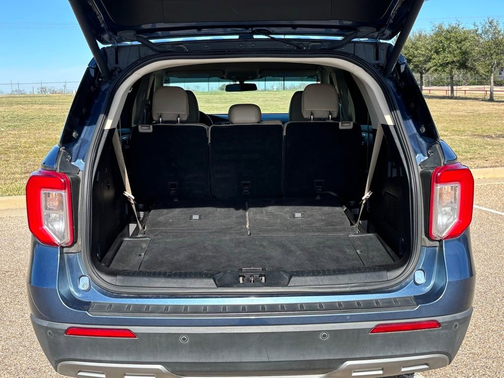 Used 2020 Ford Explorer XLT w/ Equipment Group 202A image 8