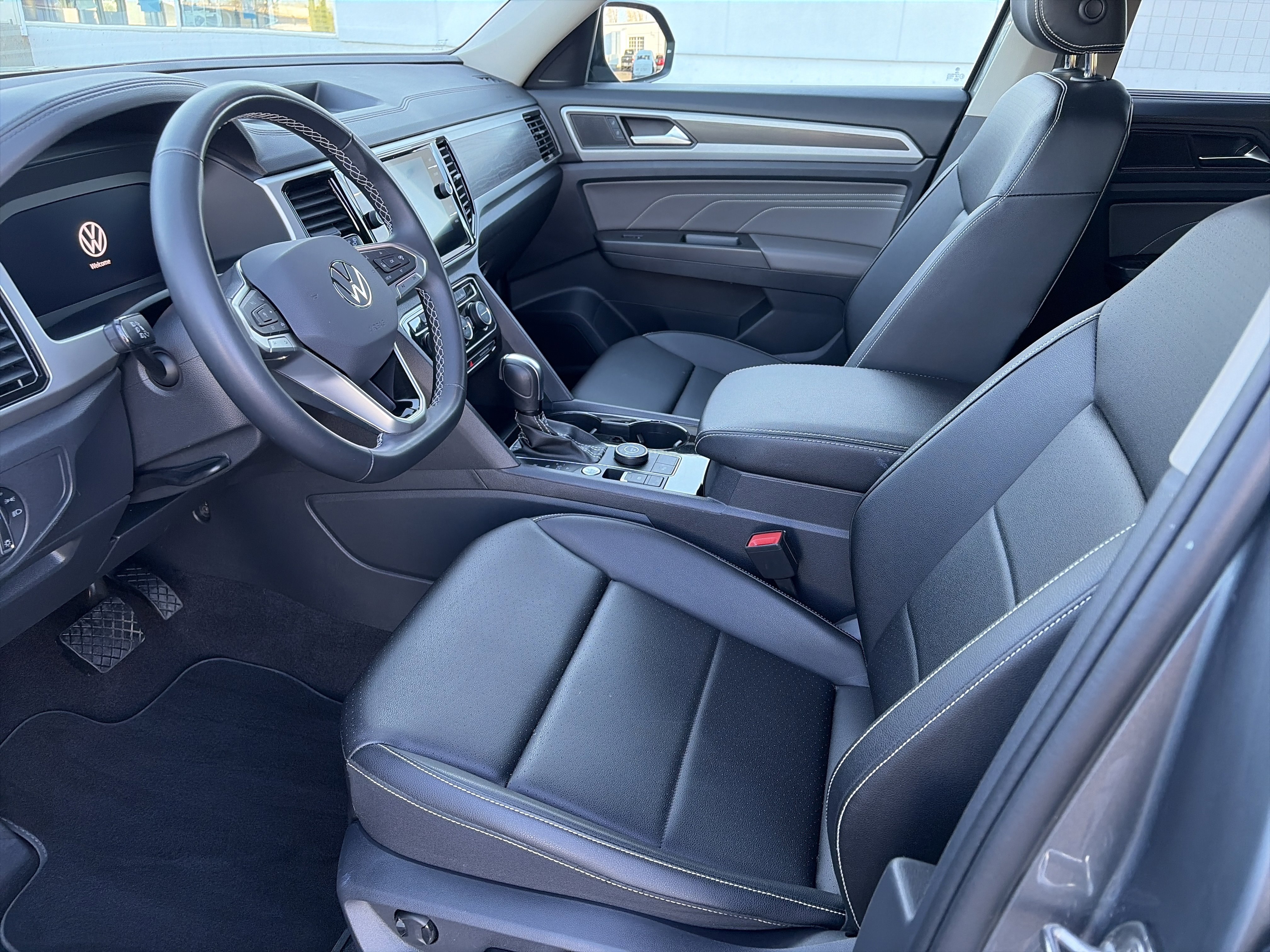 Used 2023 Volkswagen Atlas SE w/ Panoramic Sunroof Package image 12