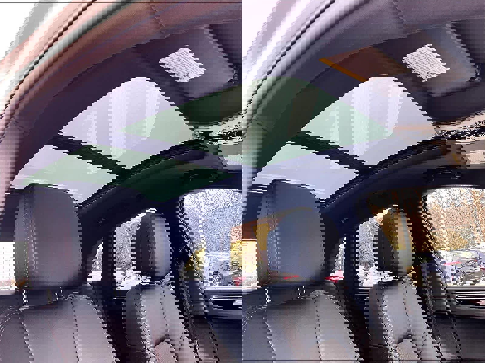 Used 2023 Porsche Macan Turbo image 26