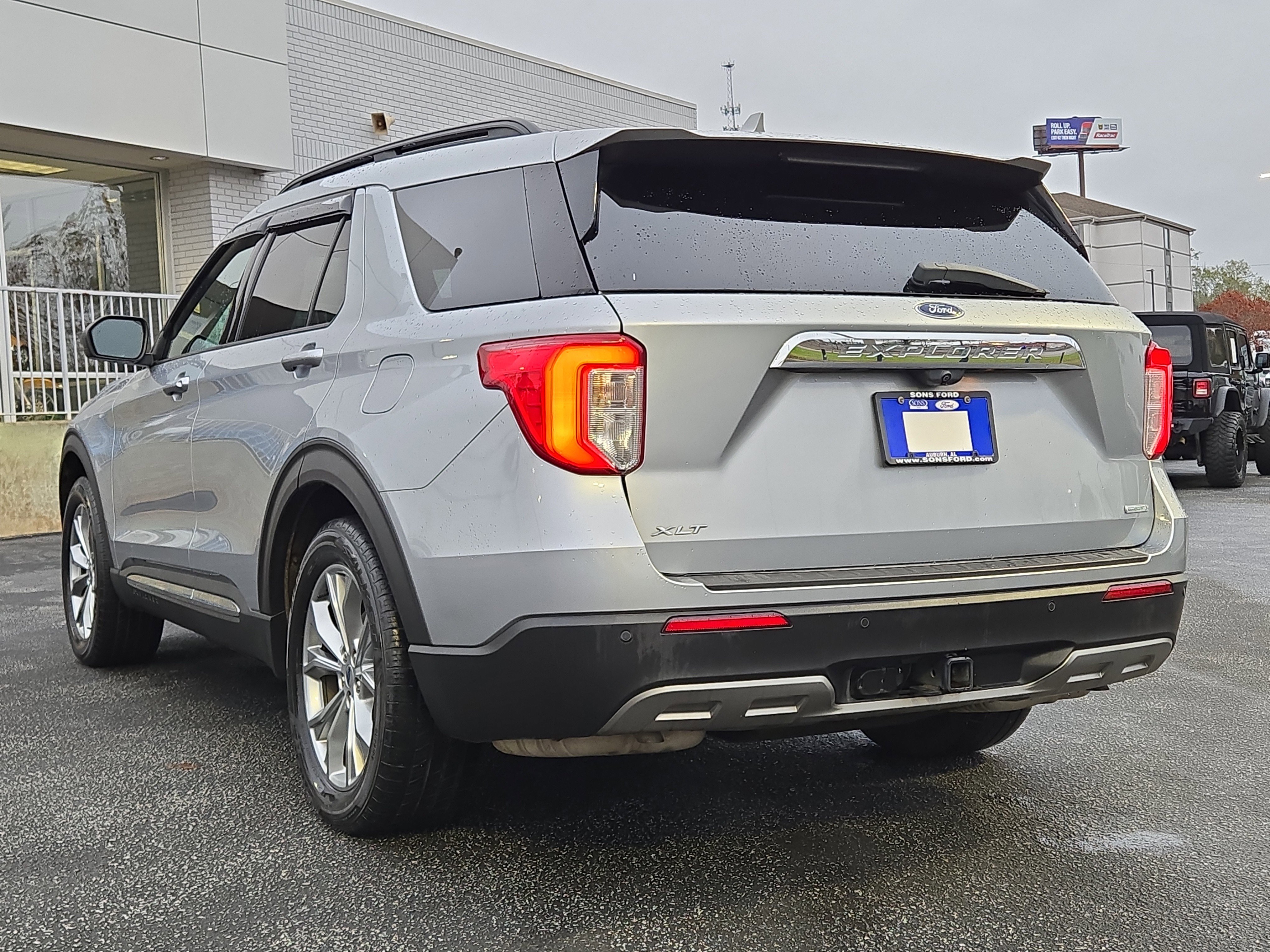 Used 2020 Ford Explorer XLT w/ Equipment Group 202A image 10