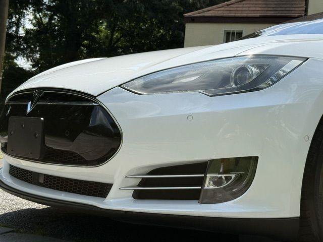 Used 2015 Tesla Model S 85 RWD image 26