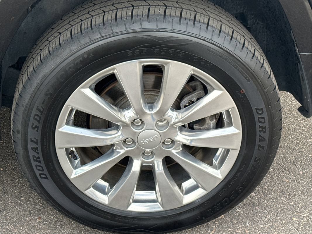 Used 2018 Jeep Cherokee Overland AWD/4WD image 28